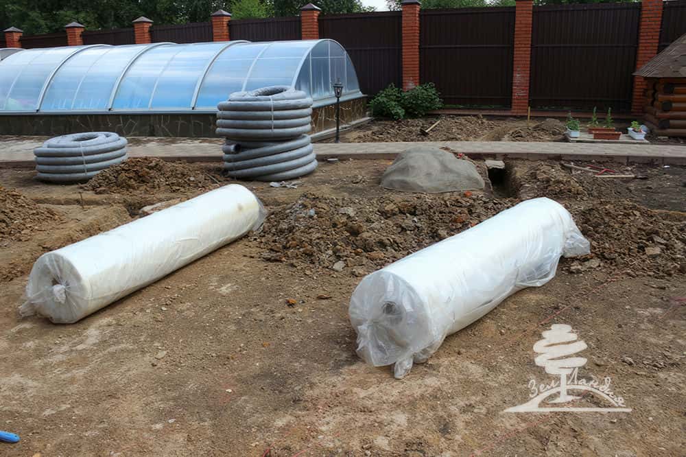 Дренаж под газоном.